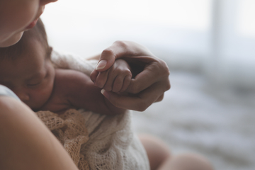 mom and baby hand hold blur